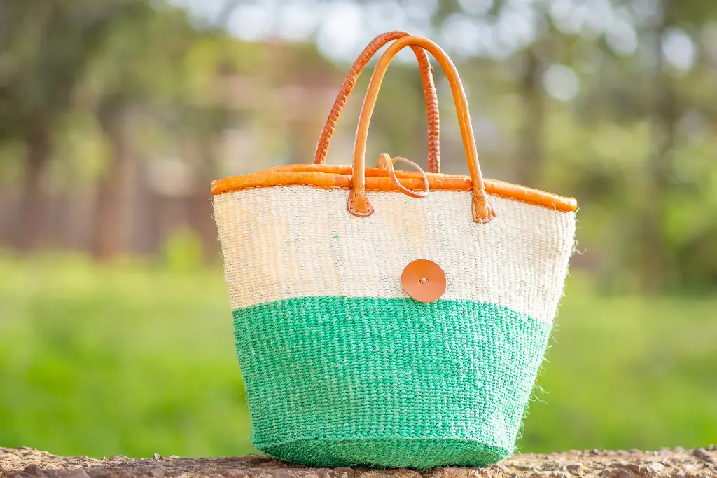 White and green shopping basket-Size 14