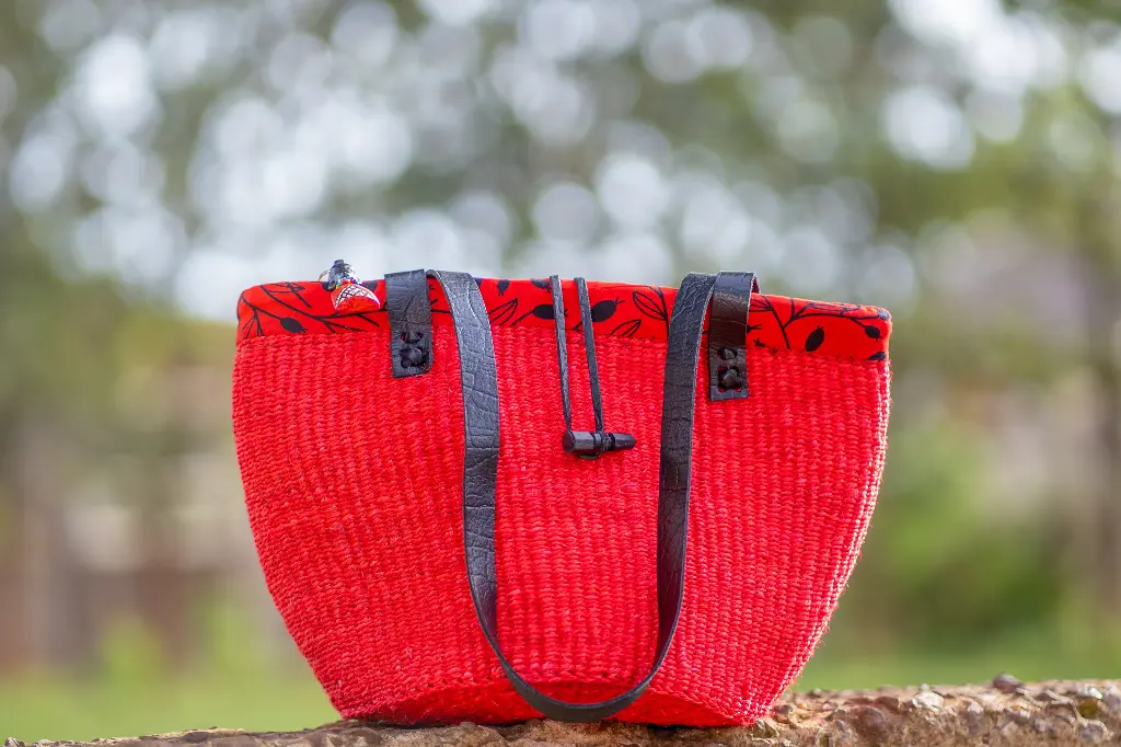 Size 10' Red Kiondo. Ankara finish, black leather straps, key holder, zipper and ankara lining.